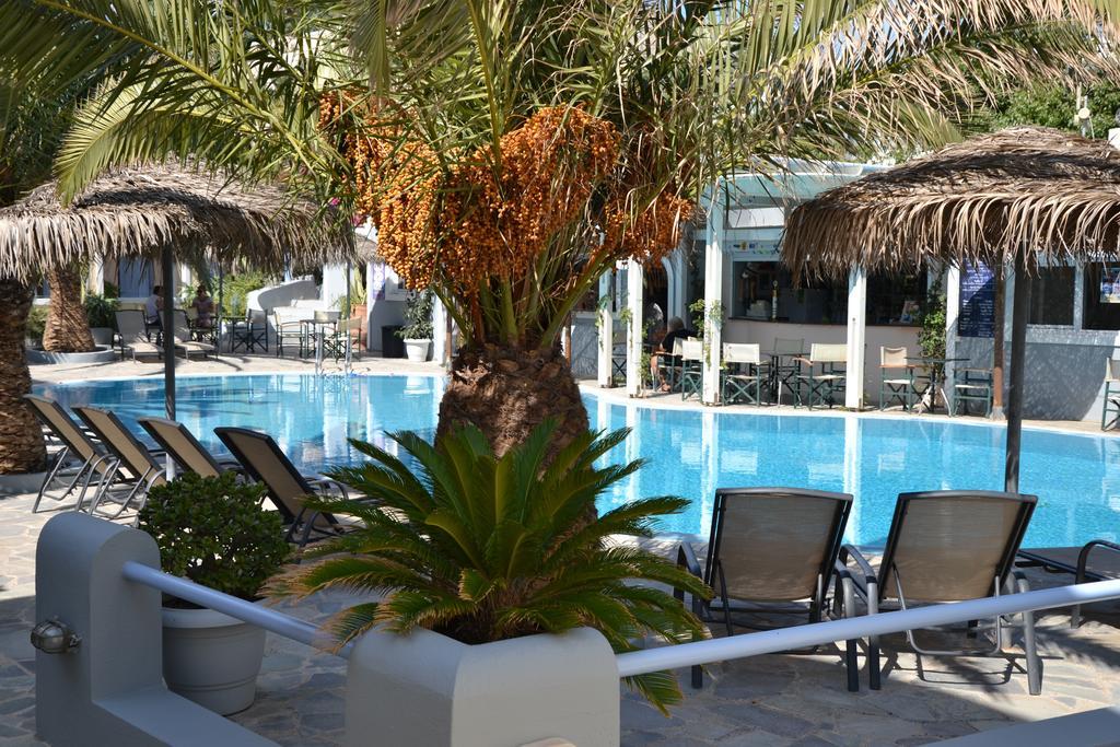 Zephyros Hotel Kamári エクステリア 写真