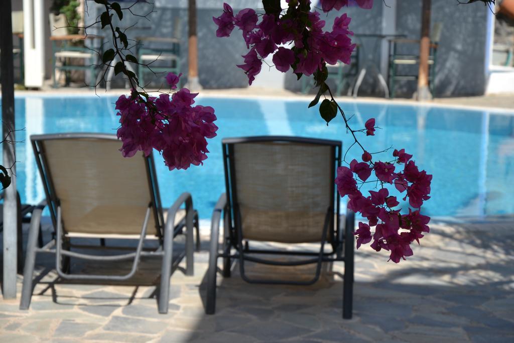 Zephyros Hotel Kamári エクステリア 写真