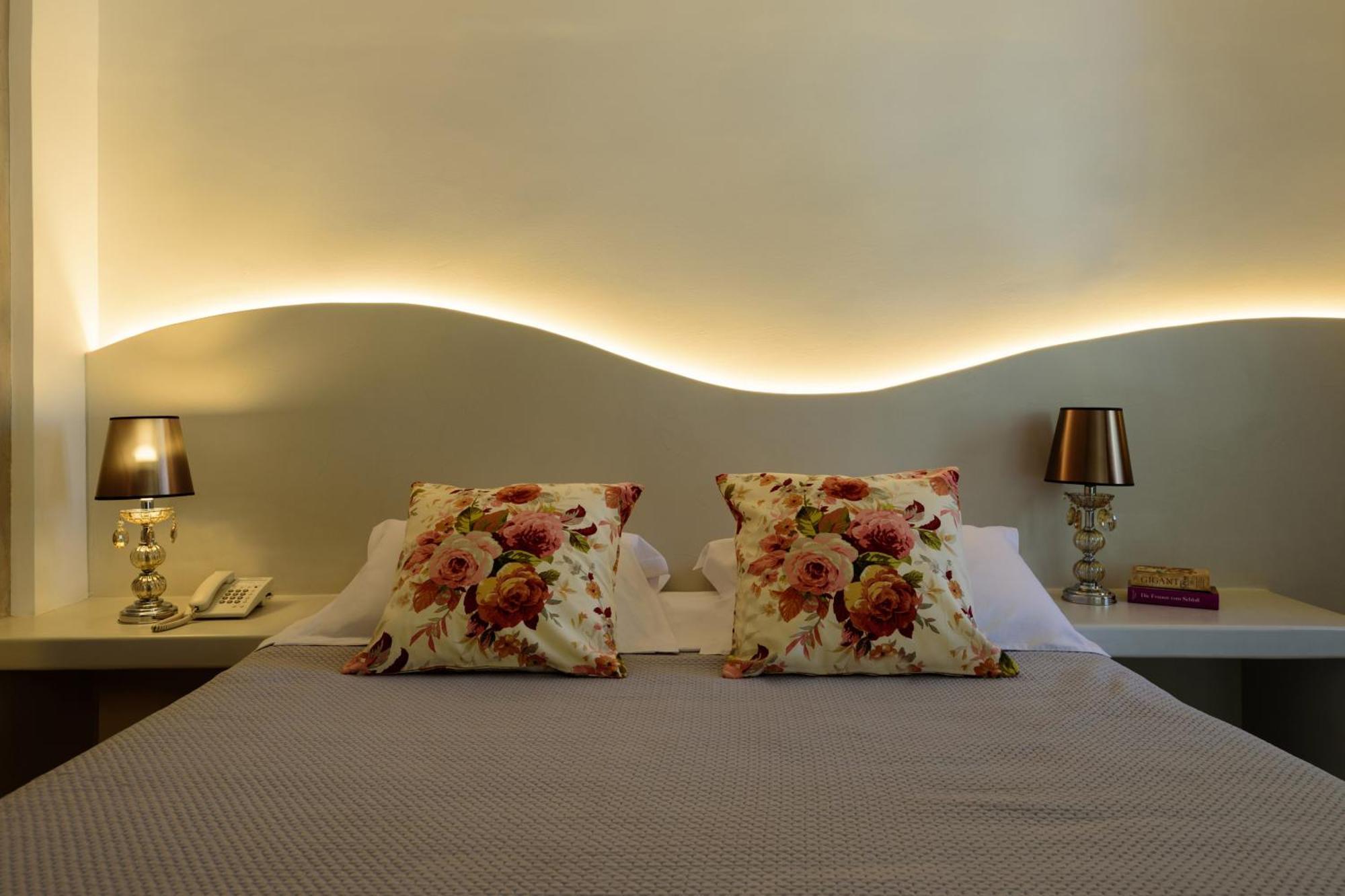 Zephyros Hotel Kamári エクステリア 写真
