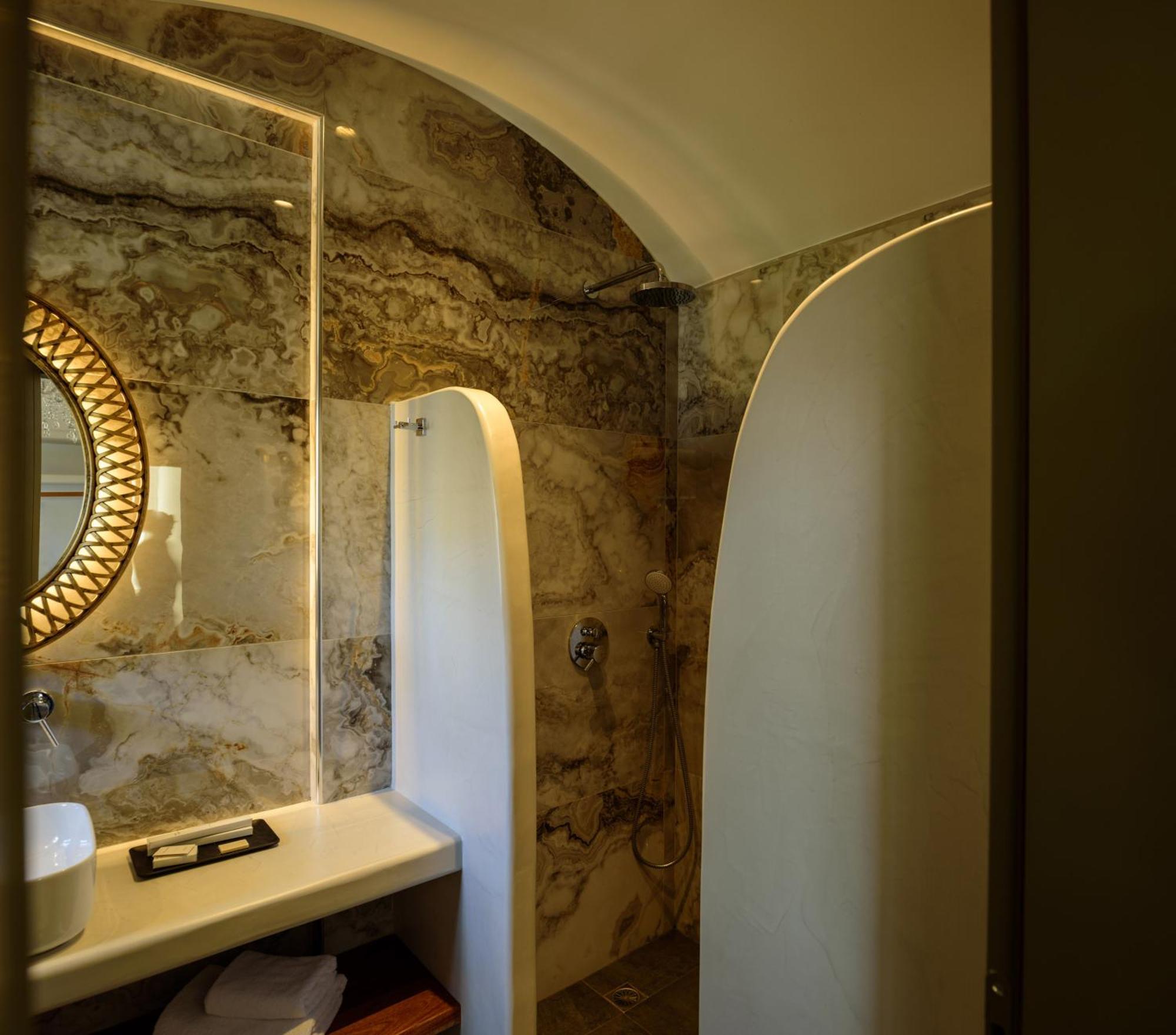 Zephyros Hotel Kamári エクステリア 写真