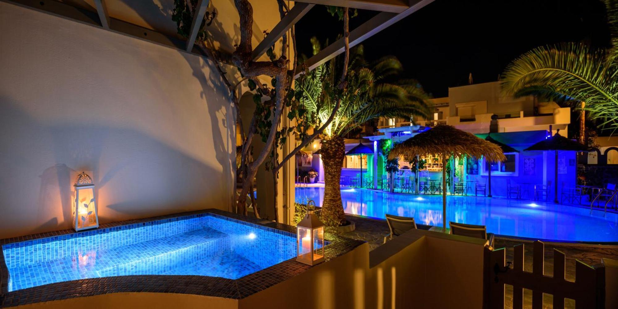 Zephyros Hotel Kamári エクステリア 写真