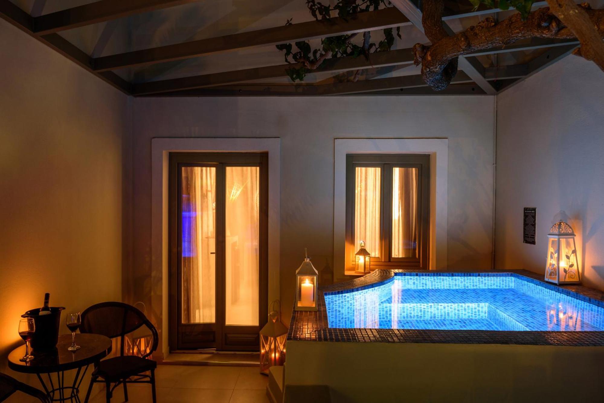Zephyros Hotel Kamári エクステリア 写真