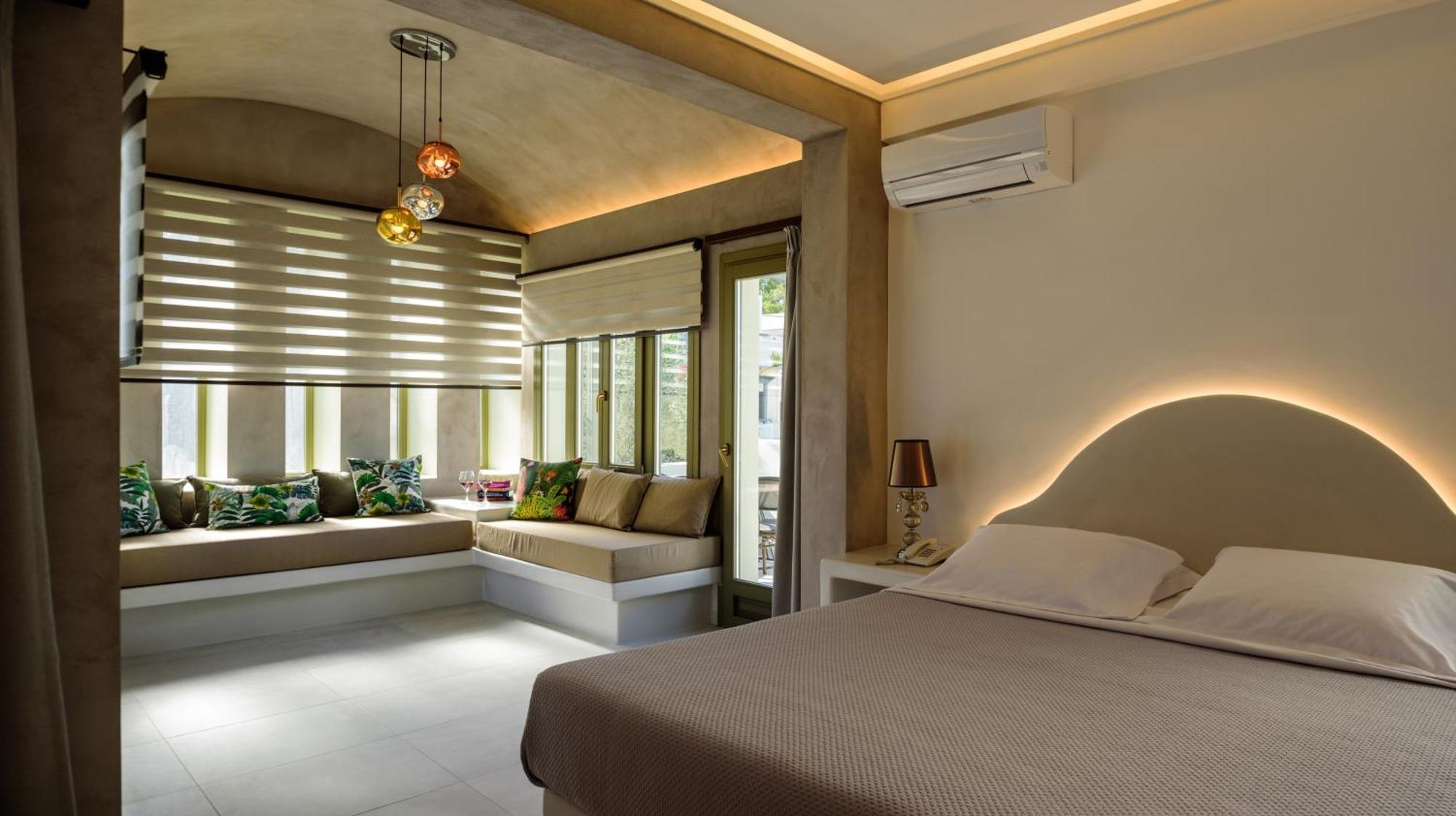 Zephyros Hotel Kamári エクステリア 写真