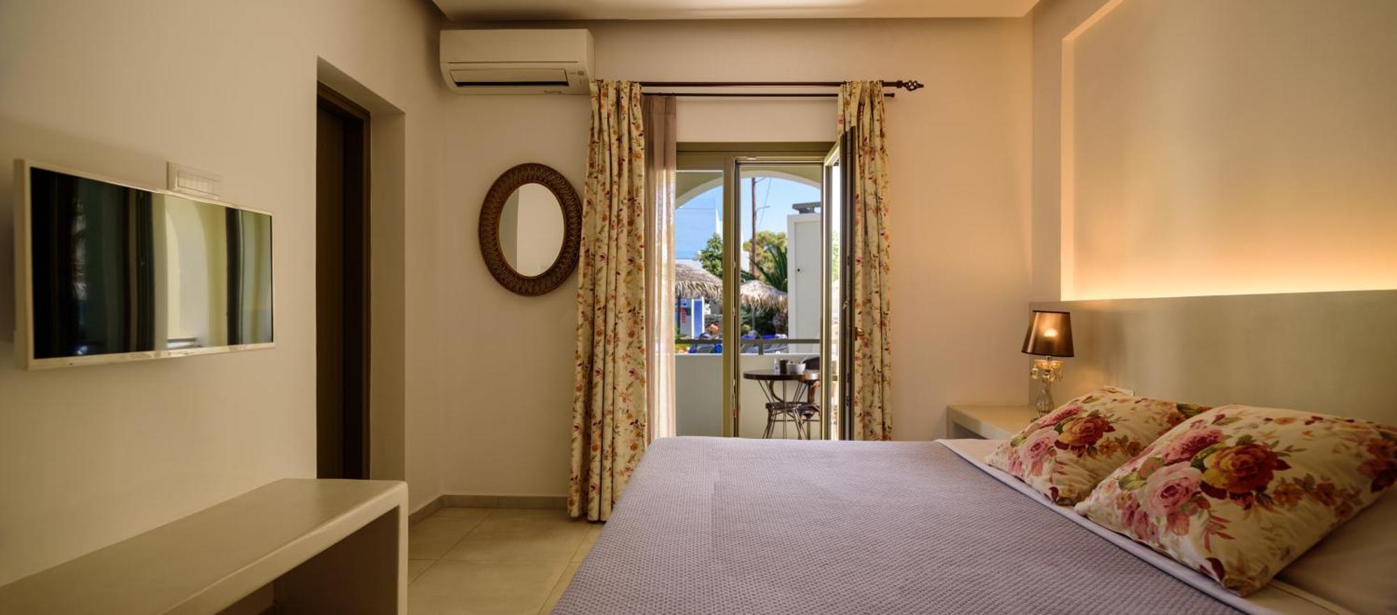 Zephyros Hotel Kamári エクステリア 写真