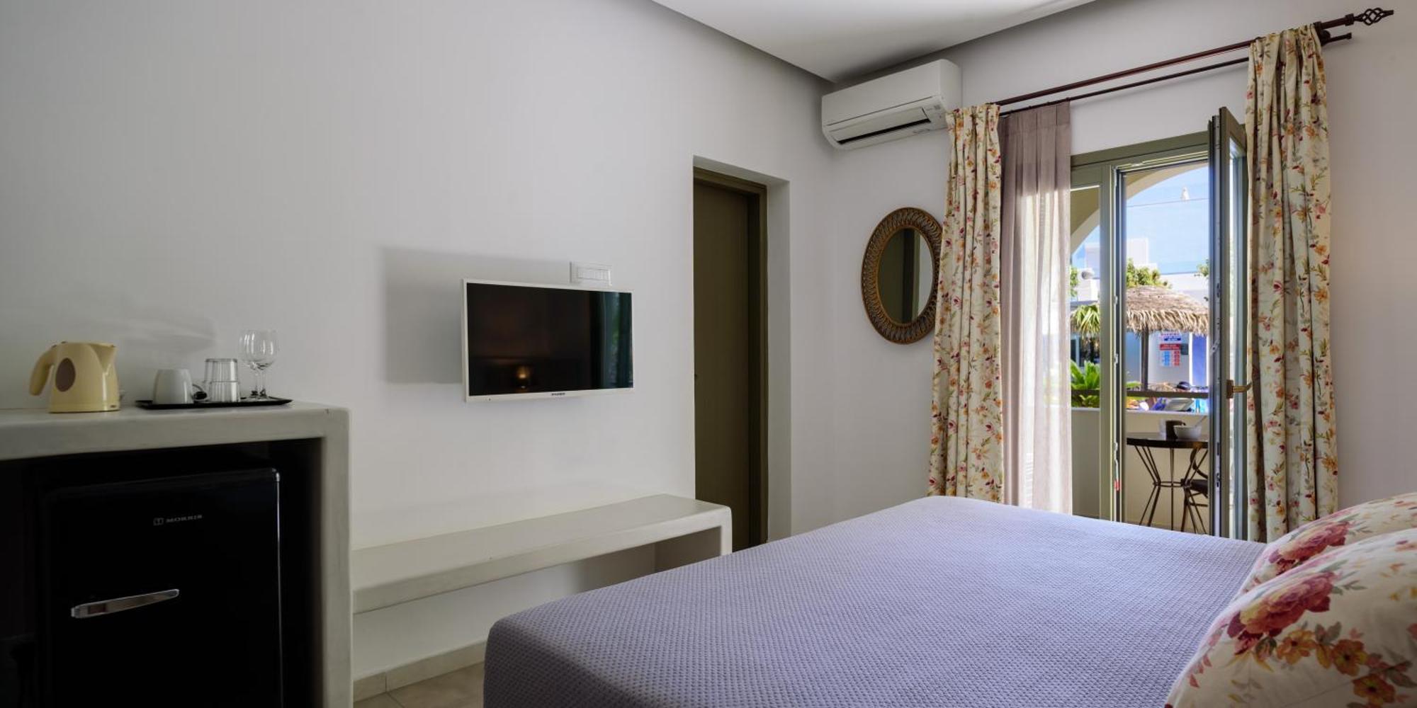 Zephyros Hotel Kamári エクステリア 写真