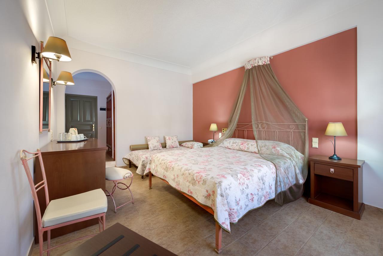 Zephyros Hotel Kamári エクステリア 写真