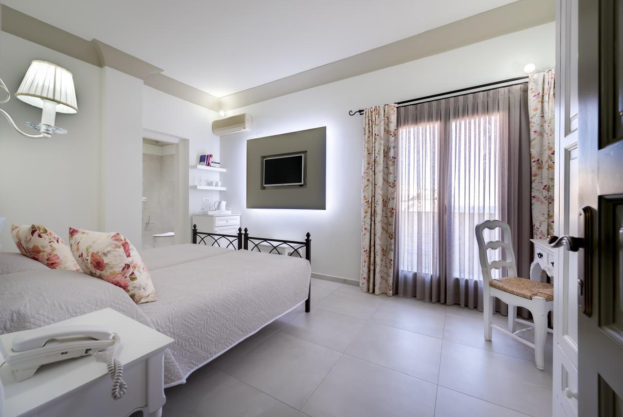 Zephyros Hotel Kamári エクステリア 写真