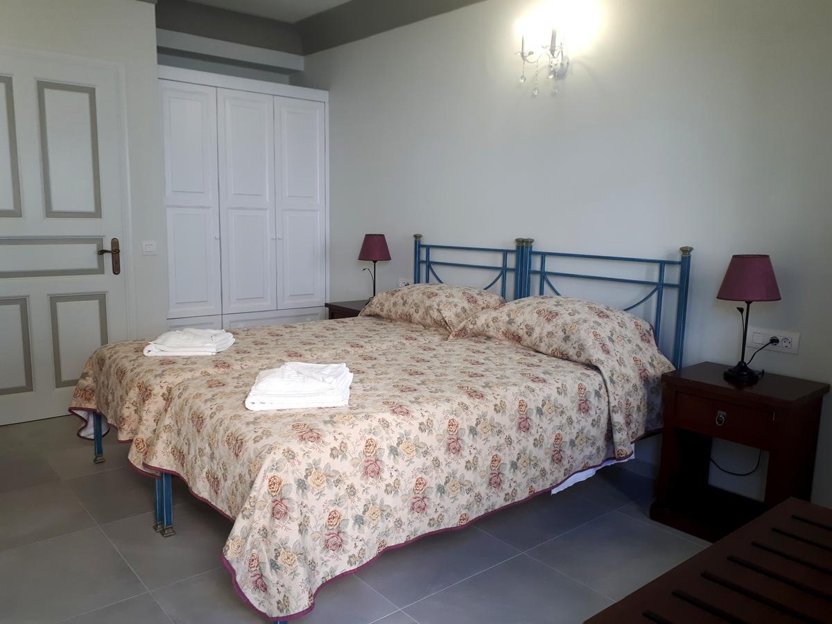 Zephyros Hotel Kamári エクステリア 写真